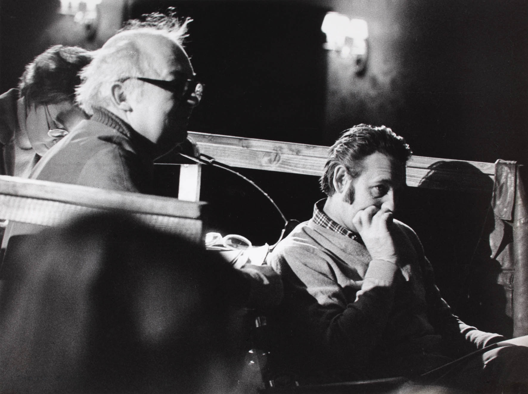 Friedrich Dürrenmatt mit dem Regisseur Andrzej Wajda bei den Proben zu «Der Mitmacher», Schauspielhaus Zürich, 1973. Foto: Witold Stok