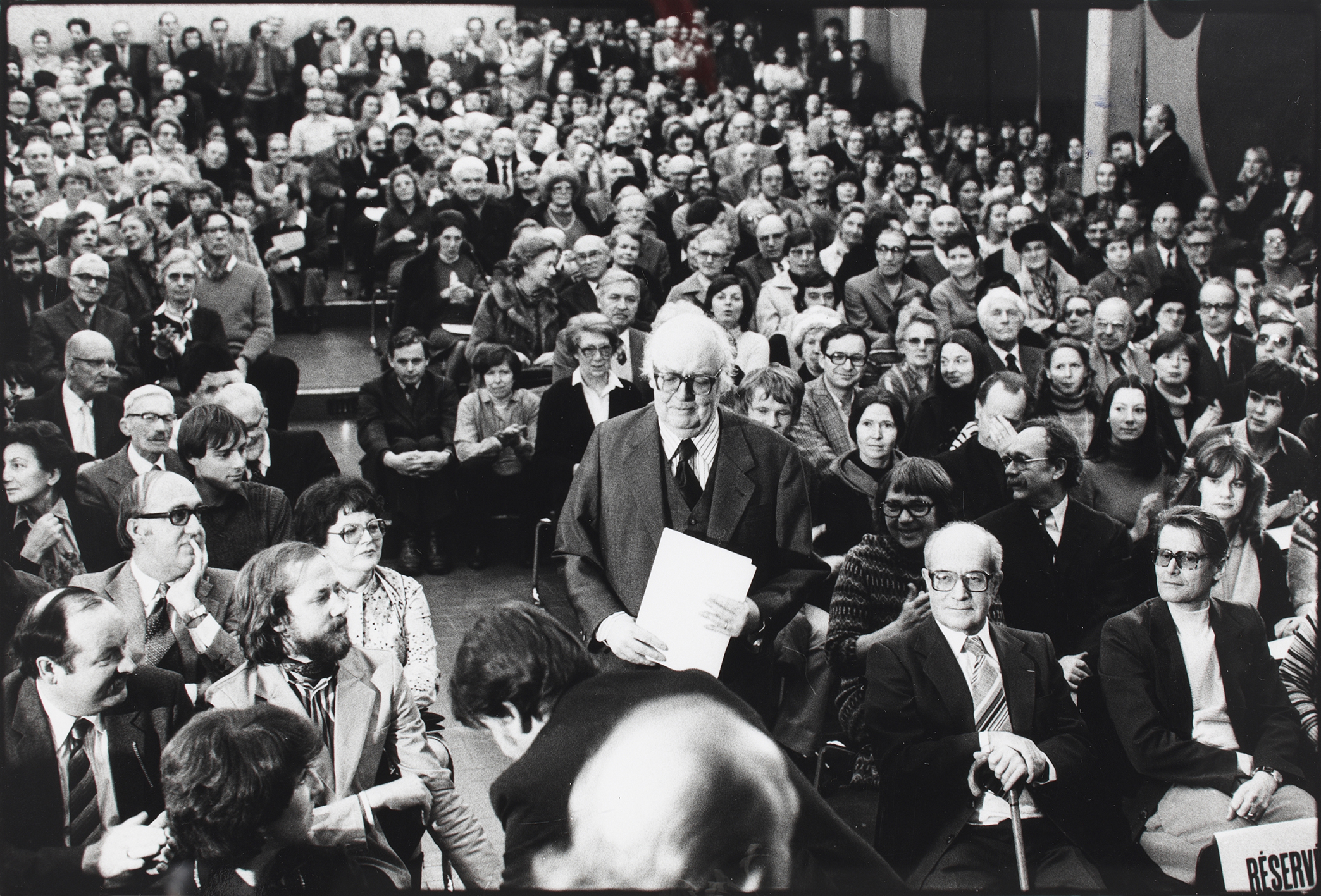 Friedrich Dürrenmatt an der Verleihung der Ehrendoktorwürde an der Université Neuchâtel, 1981, Foto: Siegfried Kuhn © StAAG