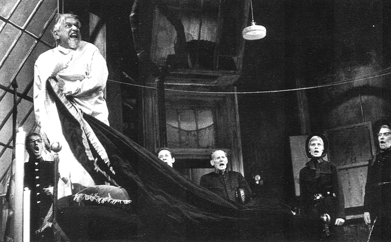 Scène finale de Météore : Schwitters (Leonard Steckel) et l’Armée du Salut, 1966